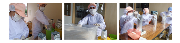 【とろみ剤の袋詰め作業】